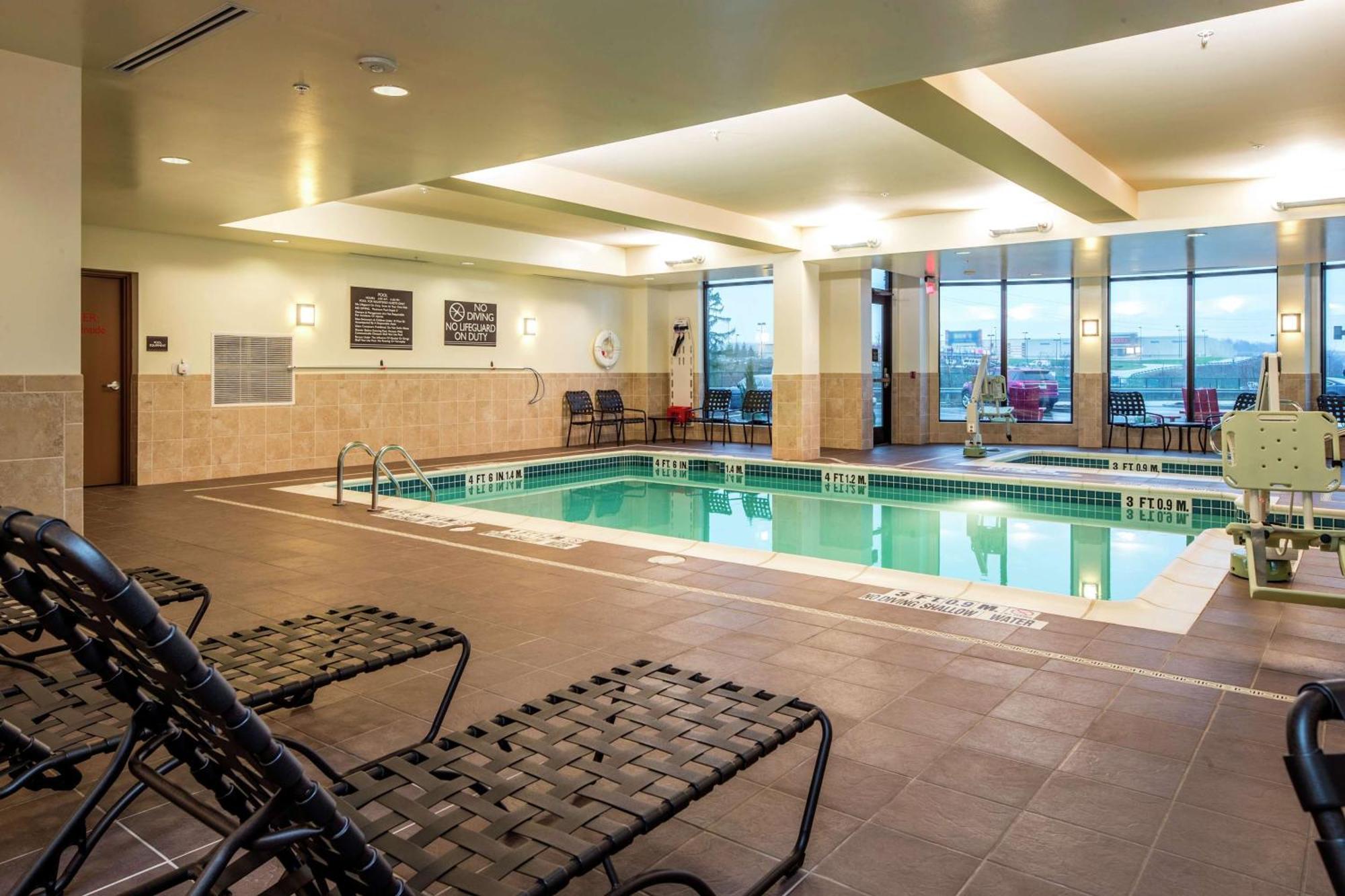 Hilton Garden Inn Uniontown Exterior photo